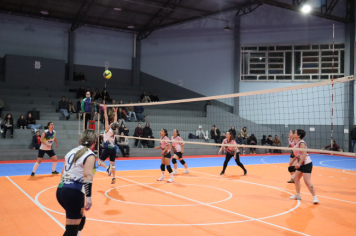 Foto - PREMIAÇÃO DO CAMPEONATO MUNICIPAL DE VÔLEI FEMININO