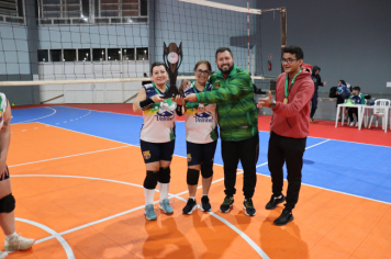 Foto - PREMIAÇÃO DO CAMPEONATO MUNICIPAL DE VÔLEI FEMININO
