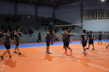 Foto - PREMIAÇÃO DO CAMPEONATO MUNICIPAL DE VÔLEI MASCULINO