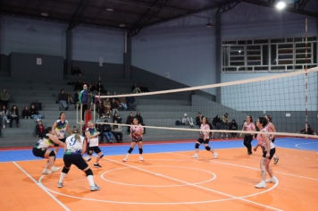 Foto - PREMIAÇÃO DO CAMPEONATO MUNICIPAL DE VÔLEI FEMININO