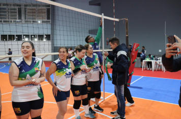 Foto - PREMIAÇÃO DO CAMPEONATO MUNICIPAL DE VÔLEI FEMININO