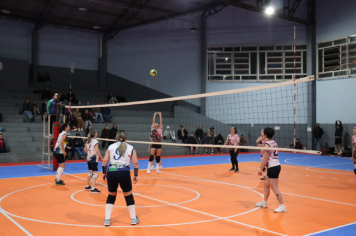 Foto - PREMIAÇÃO DO CAMPEONATO MUNICIPAL DE VÔLEI FEMININO