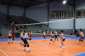 Foto - PREMIAÇÃO DO CAMPEONATO MUNICIPAL DE VÔLEI FEMININO