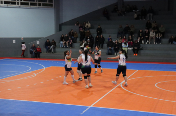Foto - PREMIAÇÃO DO CAMPEONATO MUNICIPAL DE VÔLEI FEMININO