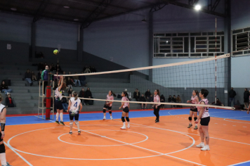 Foto - PREMIAÇÃO DO CAMPEONATO MUNICIPAL DE VÔLEI FEMININO