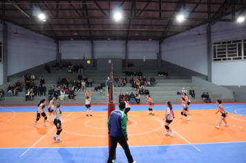 Foto - PREMIAÇÃO DO CAMPEONATO MUNICIPAL DE VÔLEI FEMININO