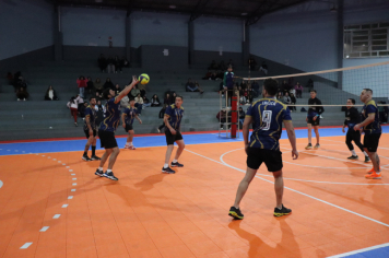 Foto - PREMIAÇÃO DO CAMPEONATO MUNICIPAL DE VÔLEI MASCULINO