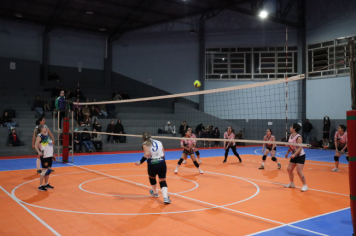 Foto - PREMIAÇÃO DO CAMPEONATO MUNICIPAL DE VÔLEI FEMININO