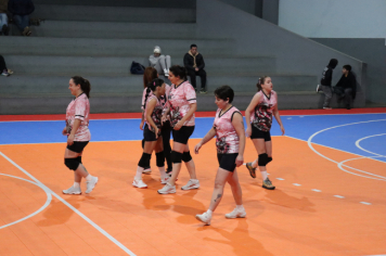 Foto - PREMIAÇÃO DO CAMPEONATO MUNICIPAL DE VÔLEI FEMININO