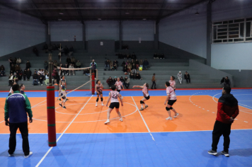 Foto - PREMIAÇÃO DO CAMPEONATO MUNICIPAL DE VÔLEI FEMININO