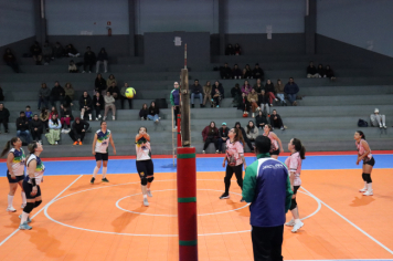 Foto - PREMIAÇÃO DO CAMPEONATO MUNICIPAL DE VÔLEI FEMININO