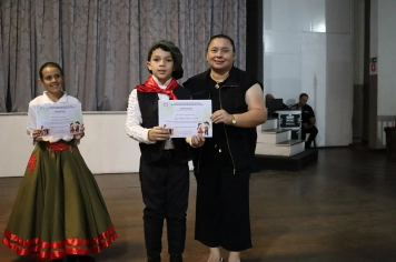 Foto - FORMAÇÃO DOS ALUNOS DE DANÇA GAÚCHA