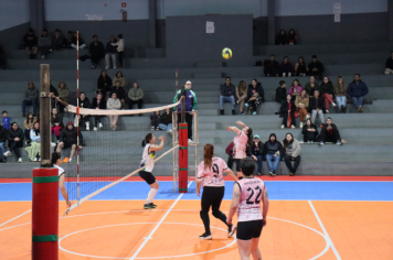 Foto - PREMIAÇÃO DO CAMPEONATO MUNICIPAL DE VÔLEI FEMININO