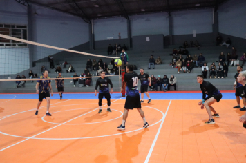 Foto - PREMIAÇÃO DO CAMPEONATO MUNICIPAL DE VÔLEI MASCULINO