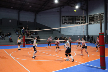Foto - PREMIAÇÃO DO CAMPEONATO MUNICIPAL DE VÔLEI FEMININO