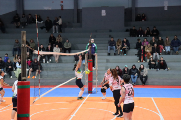 Foto - PREMIAÇÃO DO CAMPEONATO MUNICIPAL DE VÔLEI FEMININO