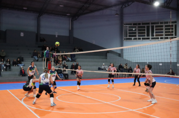 Foto - PREMIAÇÃO DO CAMPEONATO MUNICIPAL DE VÔLEI FEMININO