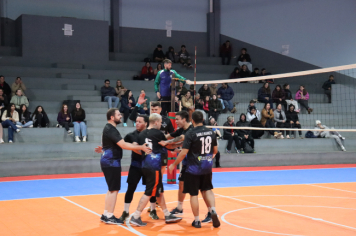 Foto - PREMIAÇÃO DO CAMPEONATO MUNICIPAL DE VÔLEI MASCULINO