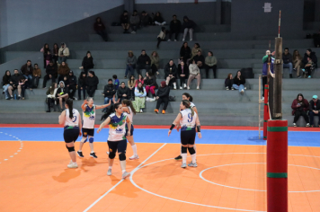 Foto - PREMIAÇÃO DO CAMPEONATO MUNICIPAL DE VÔLEI FEMININO