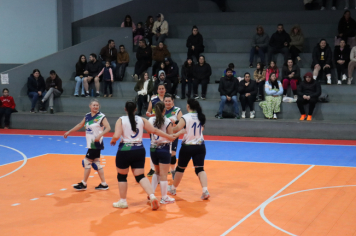Foto - PREMIAÇÃO DO CAMPEONATO MUNICIPAL DE VÔLEI FEMININO