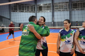 Foto - PREMIAÇÃO DO CAMPEONATO MUNICIPAL DE VÔLEI FEMININO