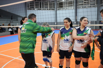 Foto - PREMIAÇÃO DO CAMPEONATO MUNICIPAL DE VÔLEI FEMININO