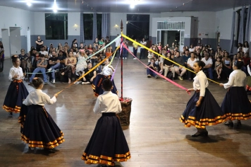 Foto - FORMAÇÃO DOS ALUNOS DE DANÇA GAÚCHA
