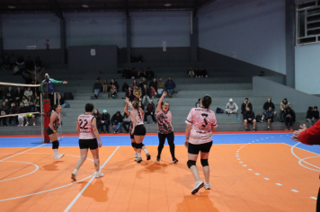 Foto - PREMIAÇÃO DO CAMPEONATO MUNICIPAL DE VÔLEI FEMININO