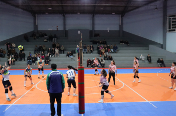 Foto - PREMIAÇÃO DO CAMPEONATO MUNICIPAL DE VÔLEI FEMININO