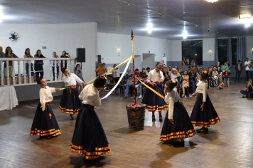 Foto - FORMAÇÃO DOS ALUNOS DE DANÇA GAÚCHA