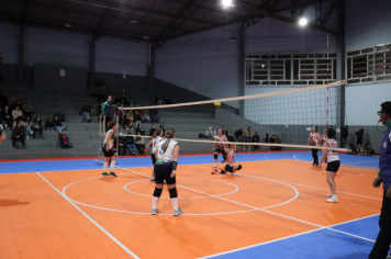 Foto - PREMIAÇÃO DO CAMPEONATO MUNICIPAL DE VÔLEI FEMININO