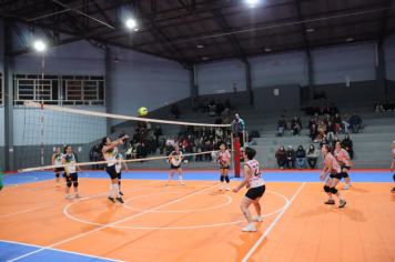 Foto - PREMIAÇÃO DO CAMPEONATO MUNICIPAL DE VÔLEI FEMININO