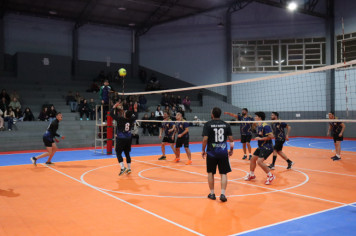 Foto - PREMIAÇÃO DO CAMPEONATO MUNICIPAL DE VÔLEI MASCULINO