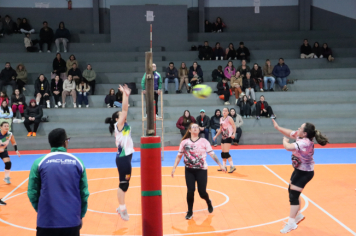 Foto - PREMIAÇÃO DO CAMPEONATO MUNICIPAL DE VÔLEI FEMININO