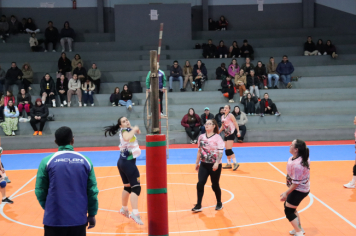 Foto - PREMIAÇÃO DO CAMPEONATO MUNICIPAL DE VÔLEI FEMININO