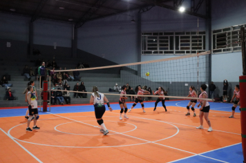 Foto - PREMIAÇÃO DO CAMPEONATO MUNICIPAL DE VÔLEI FEMININO