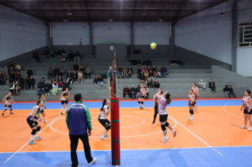 Foto - PREMIAÇÃO DO CAMPEONATO MUNICIPAL DE VÔLEI FEMININO