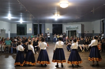 Foto - FORMAÇÃO DOS ALUNOS DE DANÇA GAÚCHA
