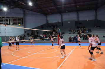 Foto - PREMIAÇÃO DO CAMPEONATO MUNICIPAL DE VÔLEI FEMININO