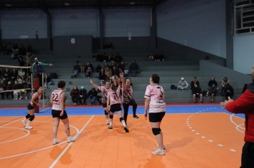 Foto - PREMIAÇÃO DO CAMPEONATO MUNICIPAL DE VÔLEI FEMININO