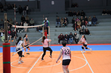 Foto - PREMIAÇÃO DO CAMPEONATO MUNICIPAL DE VÔLEI FEMININO