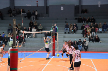 Foto - PREMIAÇÃO DO CAMPEONATO MUNICIPAL DE VÔLEI FEMININO