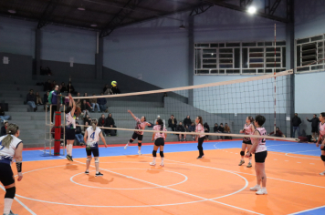 Foto - PREMIAÇÃO DO CAMPEONATO MUNICIPAL DE VÔLEI FEMININO