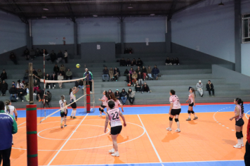 Foto - PREMIAÇÃO DO CAMPEONATO MUNICIPAL DE VÔLEI FEMININO
