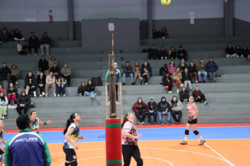 Foto - PREMIAÇÃO DO CAMPEONATO MUNICIPAL DE VÔLEI FEMININO