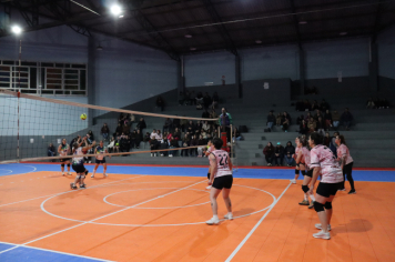 Foto - PREMIAÇÃO DO CAMPEONATO MUNICIPAL DE VÔLEI FEMININO