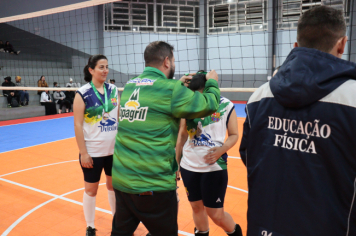 Foto - PREMIAÇÃO DO CAMPEONATO MUNICIPAL DE VÔLEI FEMININO