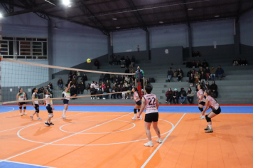 Foto - PREMIAÇÃO DO CAMPEONATO MUNICIPAL DE VÔLEI FEMININO