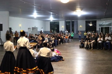Foto - FORMAÇÃO DOS ALUNOS DE DANÇA GAÚCHA