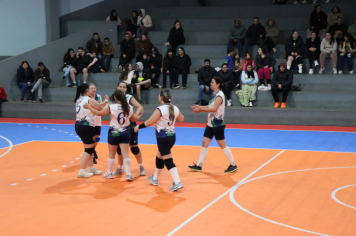 Foto - PREMIAÇÃO DO CAMPEONATO MUNICIPAL DE VÔLEI FEMININO
